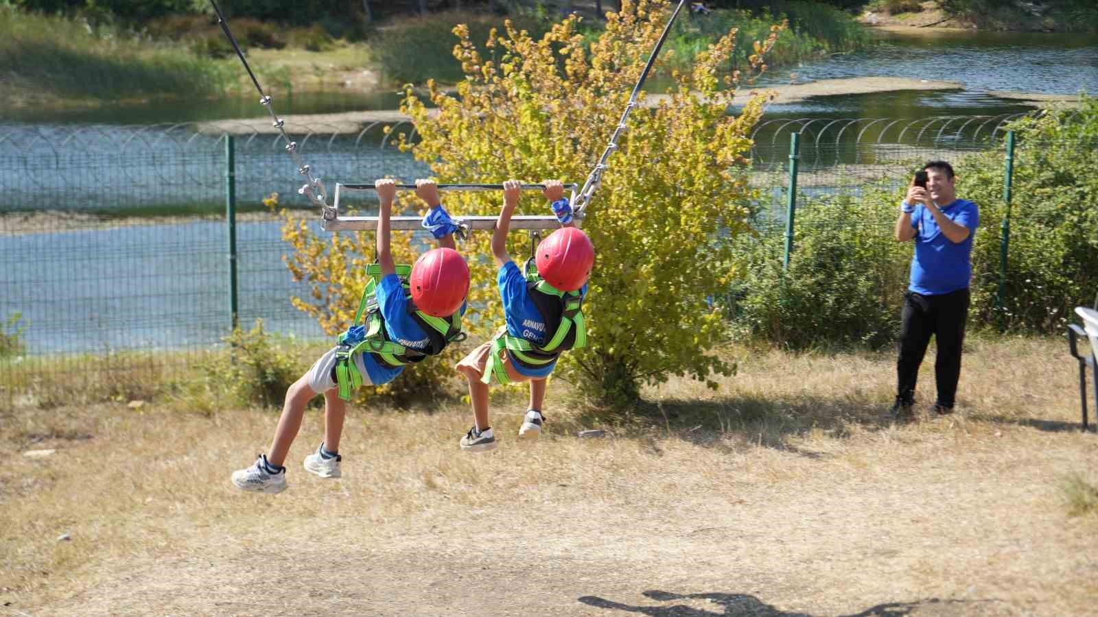 Arnavutk&ouml;y Belediyesi&rsquo;nin d&uuml;zenlediği doğa kampında babalar ve oğulları keyifli vakit ge&ccedil;irdi
