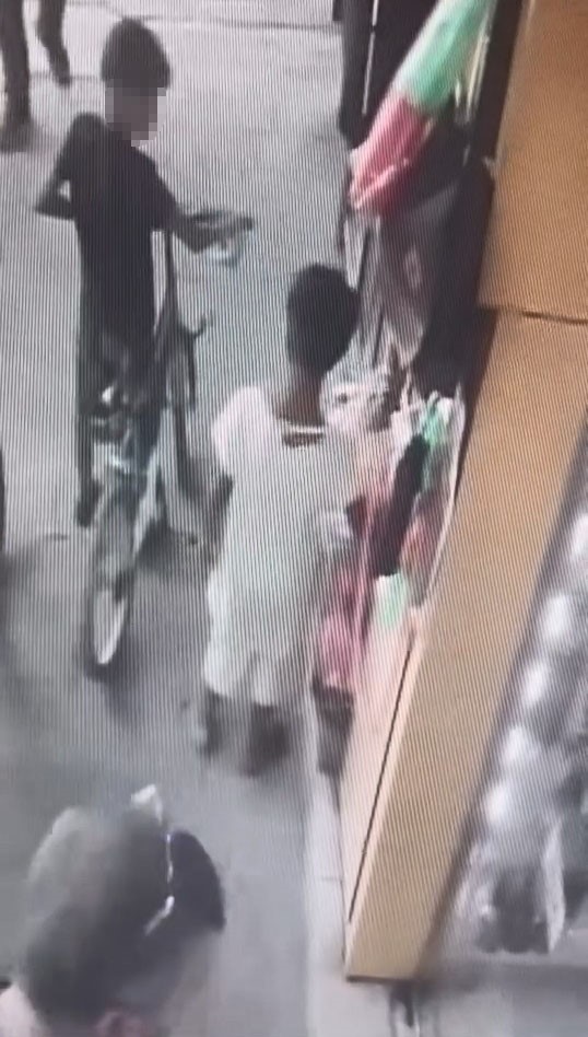 Elazığ’da küçük çocukların hırsızlığı kamerada