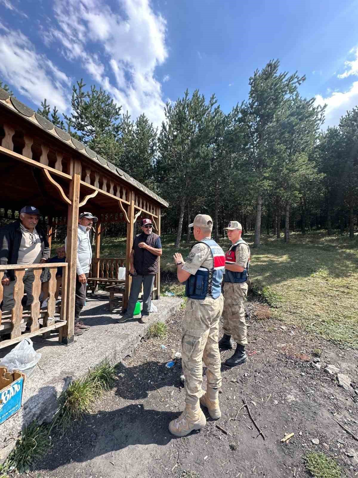 Ardahan&rsquo;da jandarma ekipleri ormanlık alanlarda denetimlerini sıklaştırdı
