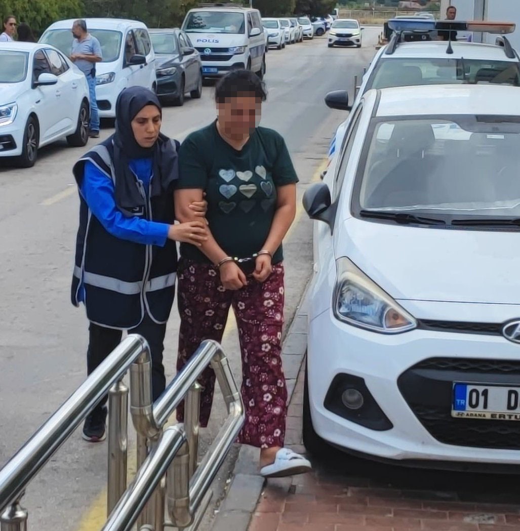 Kızını bıçakla kovalayan anne adliyeye sevk edildi