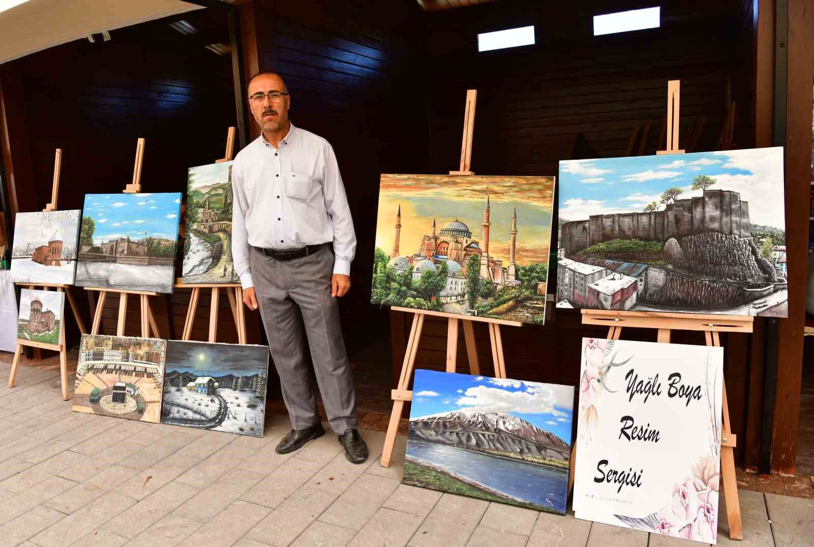 Cami imamından yağlı boya sergisi