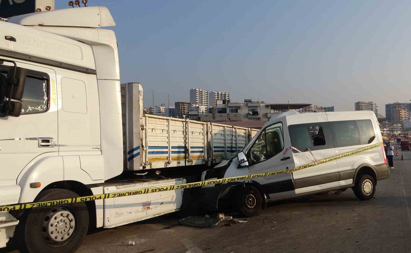 Tır park ettiken iki dakika sonra kaza olmuş: &Ouml;lenlerin kimlikleri belirlendi
