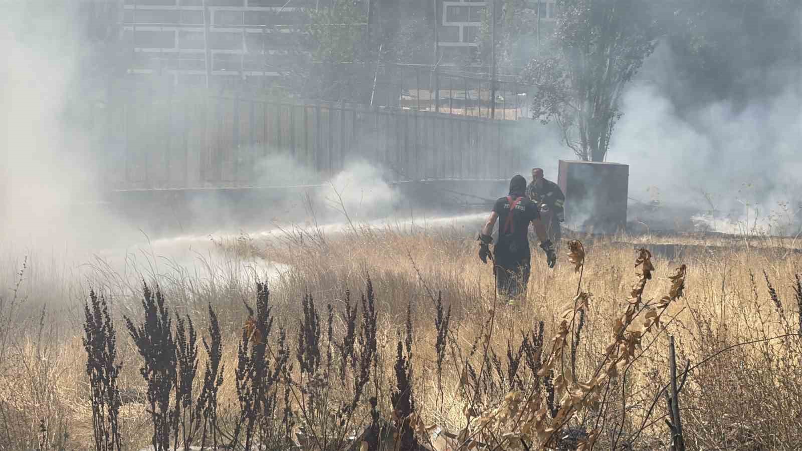 Otluk arazide çıkan yangın büyümeden söndürüldü