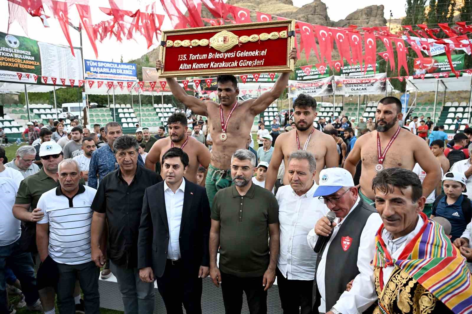 Tortum&rsquo;da g&uuml;reşler nefes kesti
