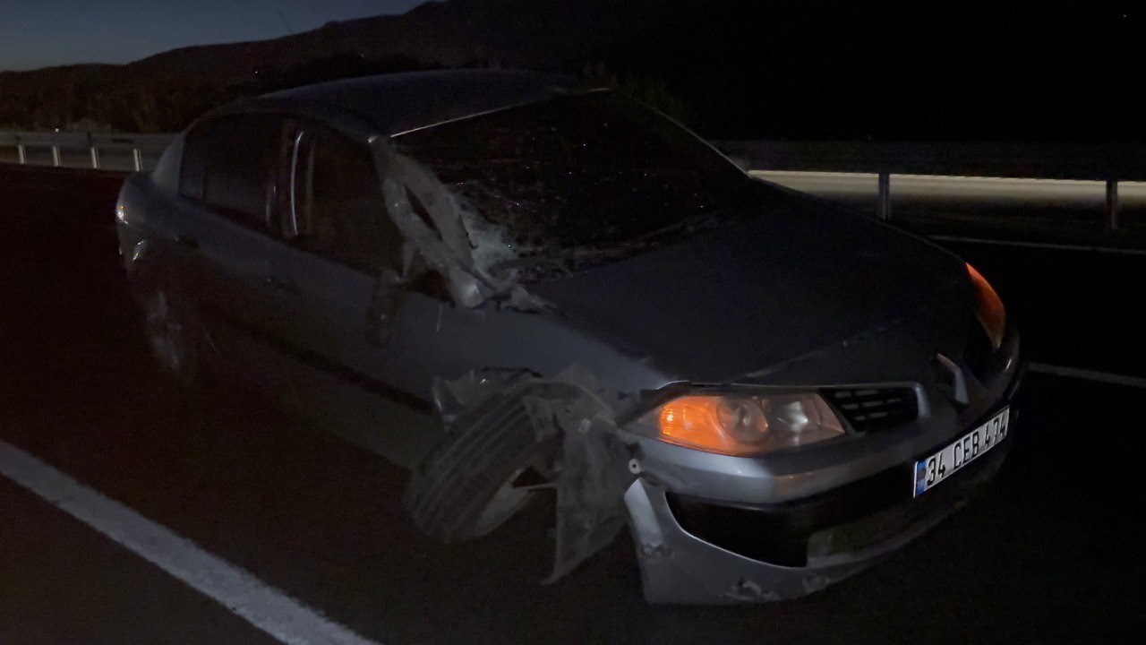 Erzincan&rsquo;da trakt&ouml;r ile otomobil &ccedil;arpıştı
