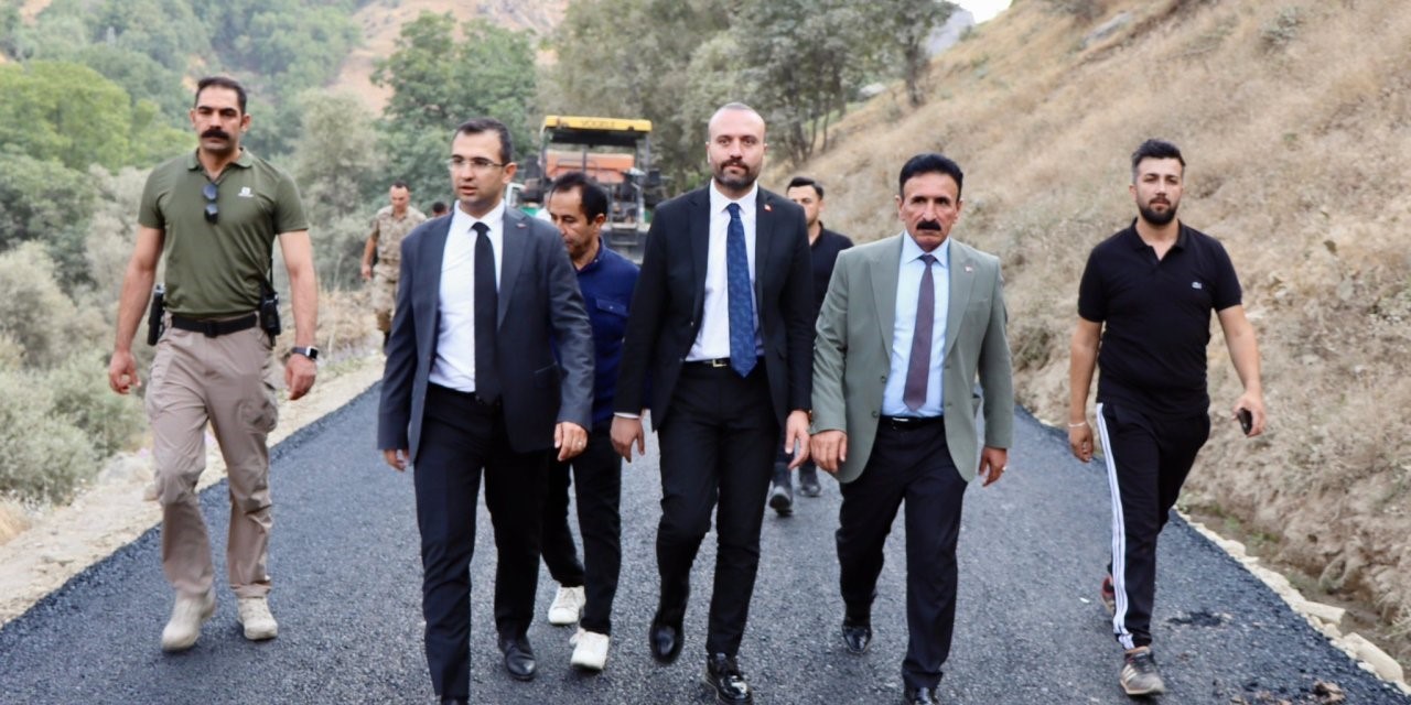 Beytüşşebap Kaymakamı Taşkıran, yol yapım çalışmalarını denetledi