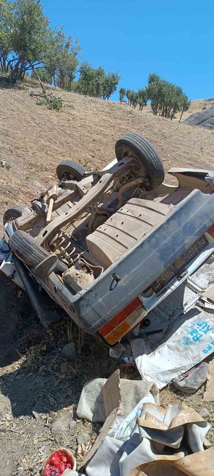 Otomobil şarampole devrildi: 3’ü çocuk 8 yaralı