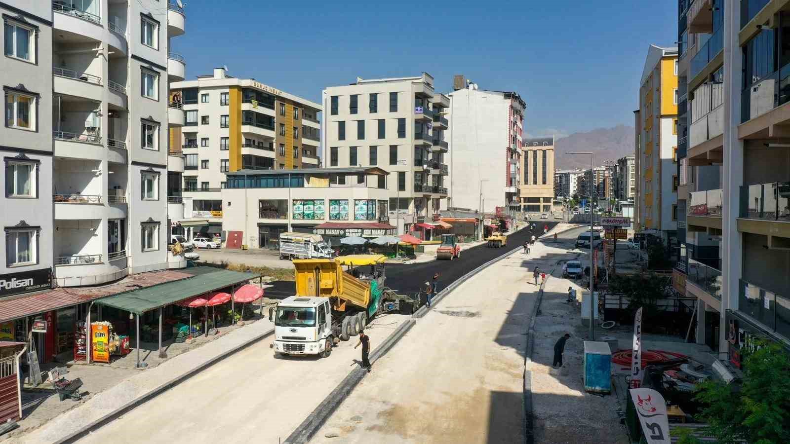 Terzioğlu Caddesi&rsquo;nde asfalt serimi başladı
