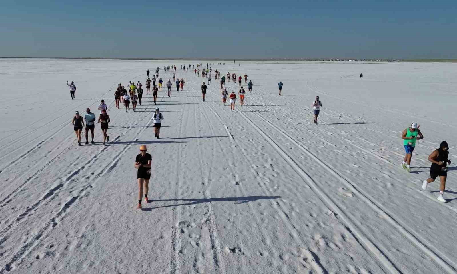 Runfire Salt Lake Ultra Trail Maratonu, renkli g&ouml;r&uuml;nt&uuml;lere sahne oldu
