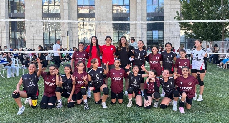 Moymulspor A Takımı voleybol turnuvasını şampiyon tamamladı