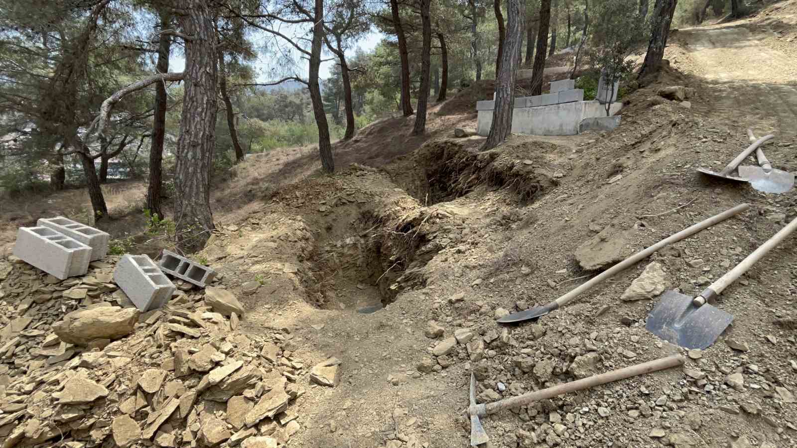 Hatay’da düğün yolunda feci kaza: Anne ve kızı yan yana toprağa verildi