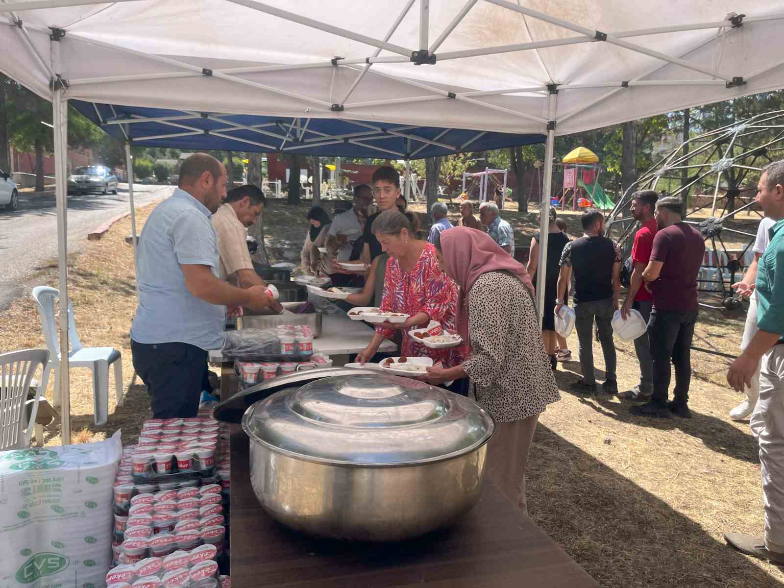 3 yaşındayken verildiği yurda tekrar gelen NATO m&uuml;hendisi duygulandı
