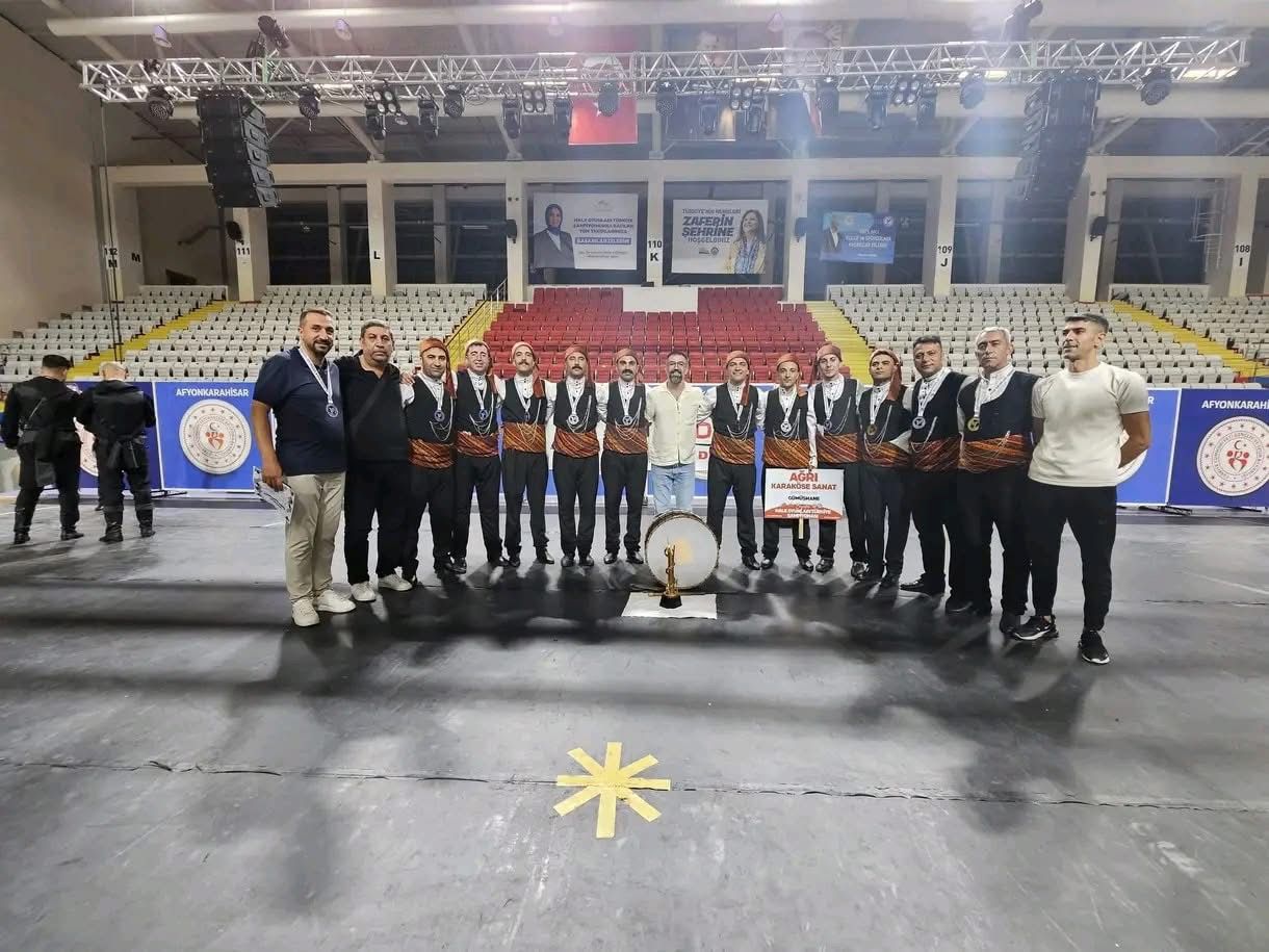 Ağrı ekibi halk oyunlarında T&uuml;rkiye şampiyonu oldu

