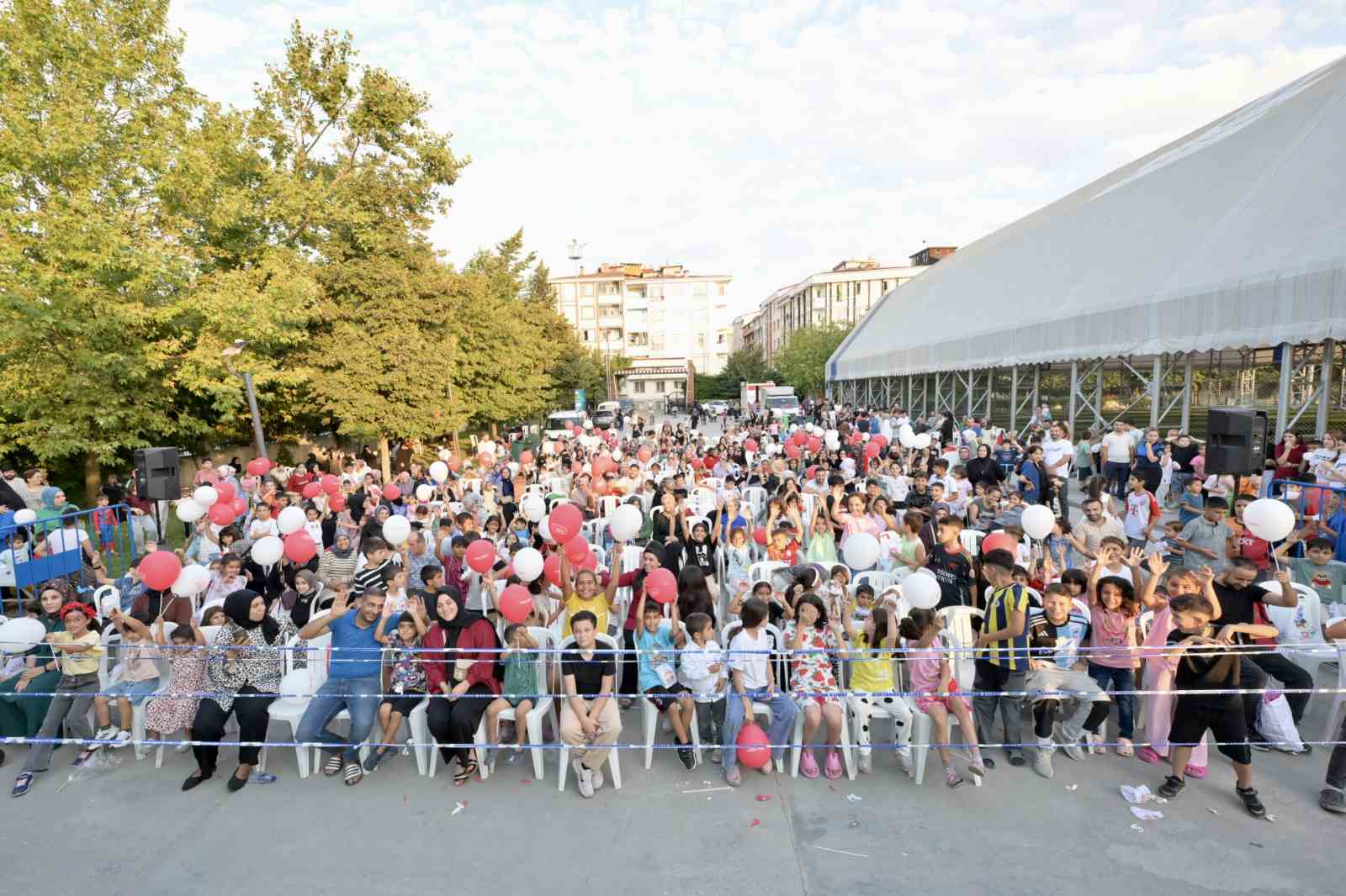 Esenyurt Belediyesi’nin açık hava etkinlikleri vatandaşların yoğun katılımı ile gerçekleşiyor