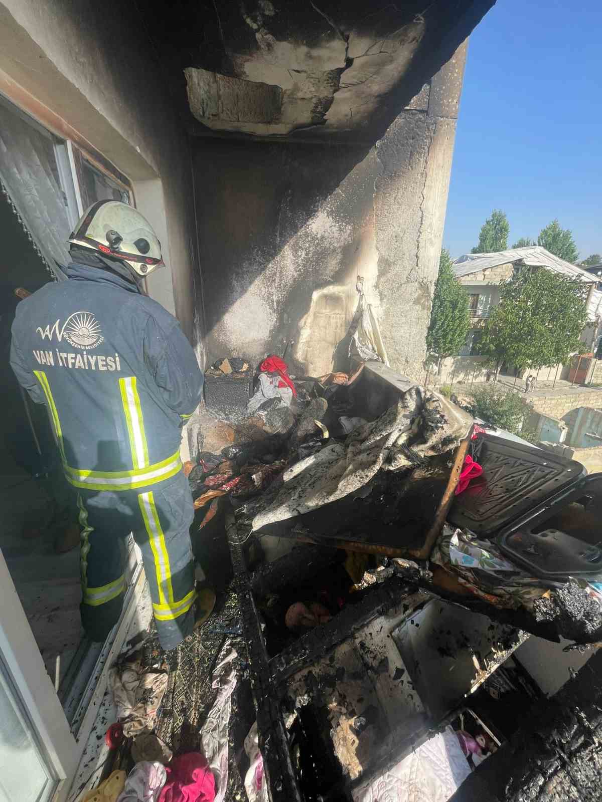 Van’da ev yangını