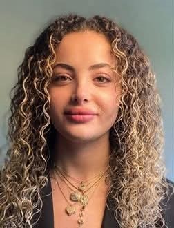 İstanbul’da evinde ölü bulunan üniversiteli genç kız Amasya’da defnedildi