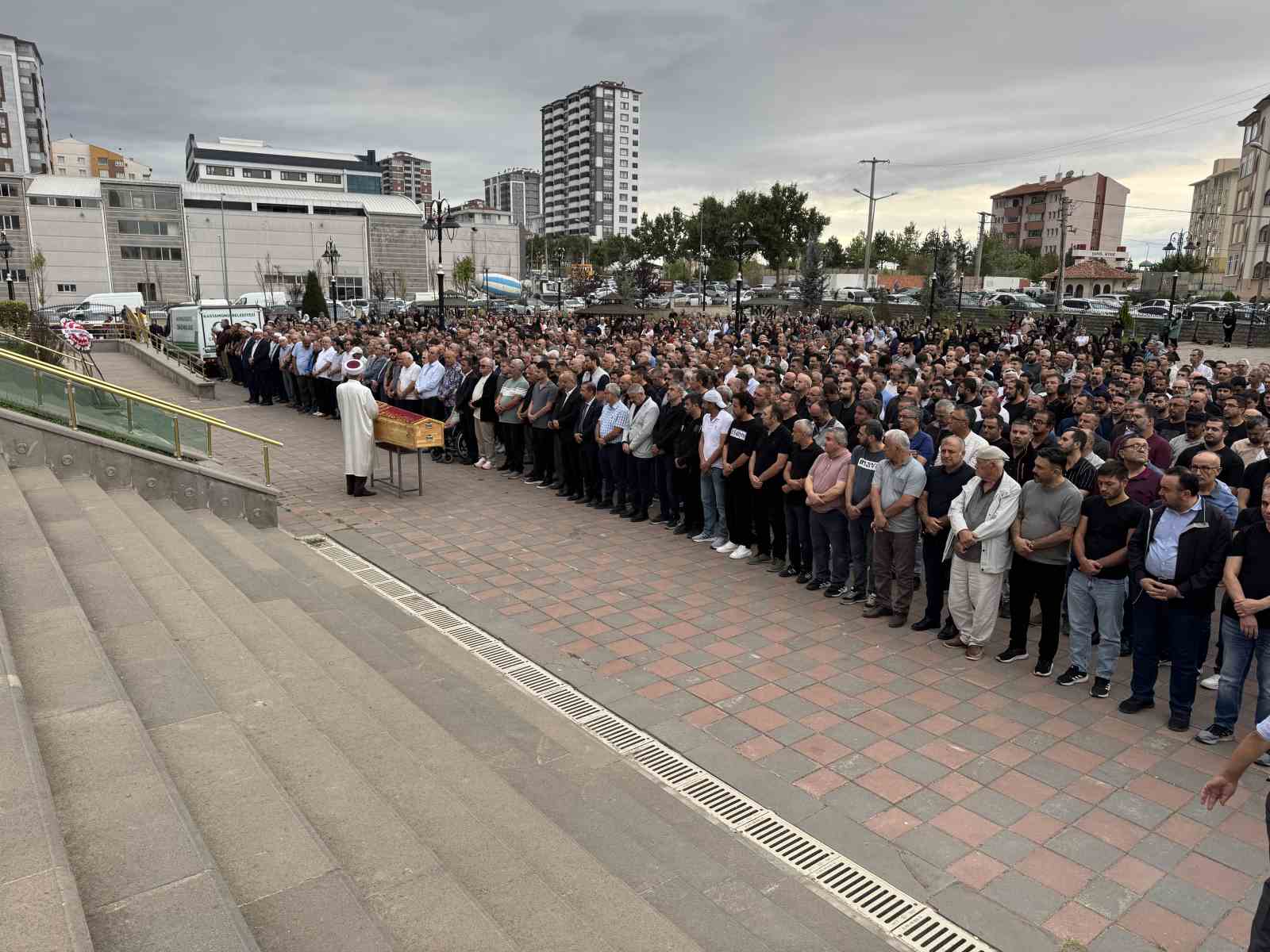 Feci kazada ölen çocuk gözyaşları arasında toprağa verildi