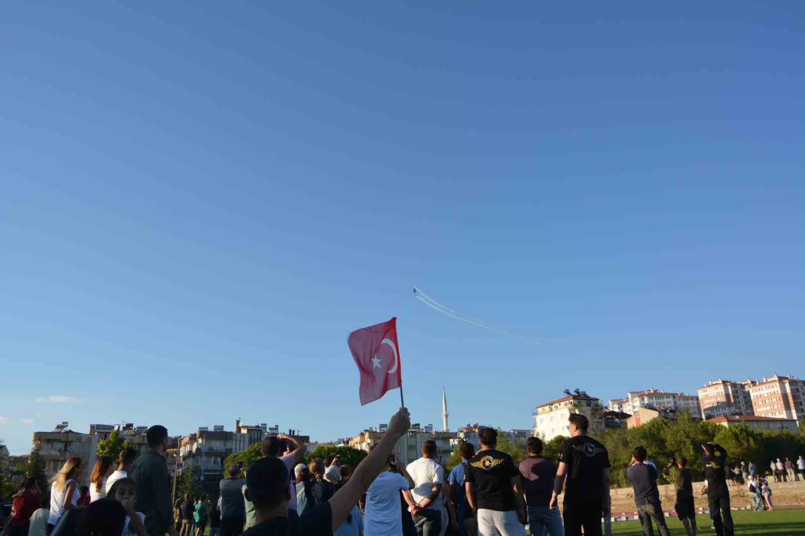 SOLOTÜRK Demirci’de Kurtuluş Festivali öncesi prova uçuşu yaptı