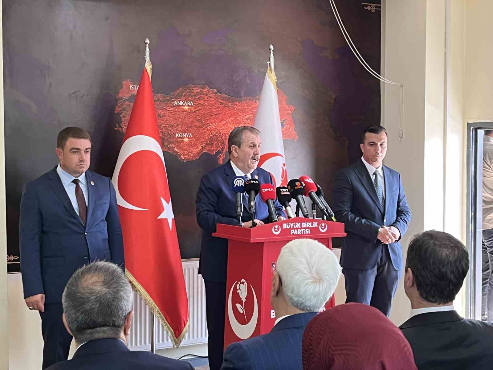 Mustafa Destici: "Hakem heyetimizden hakkaniyetli ve adaletli bir duruş sergileyip, bu yüzde 10’luk refah payını vererek toplu sözleşmeyi tamamlamasını bekliyoruz"