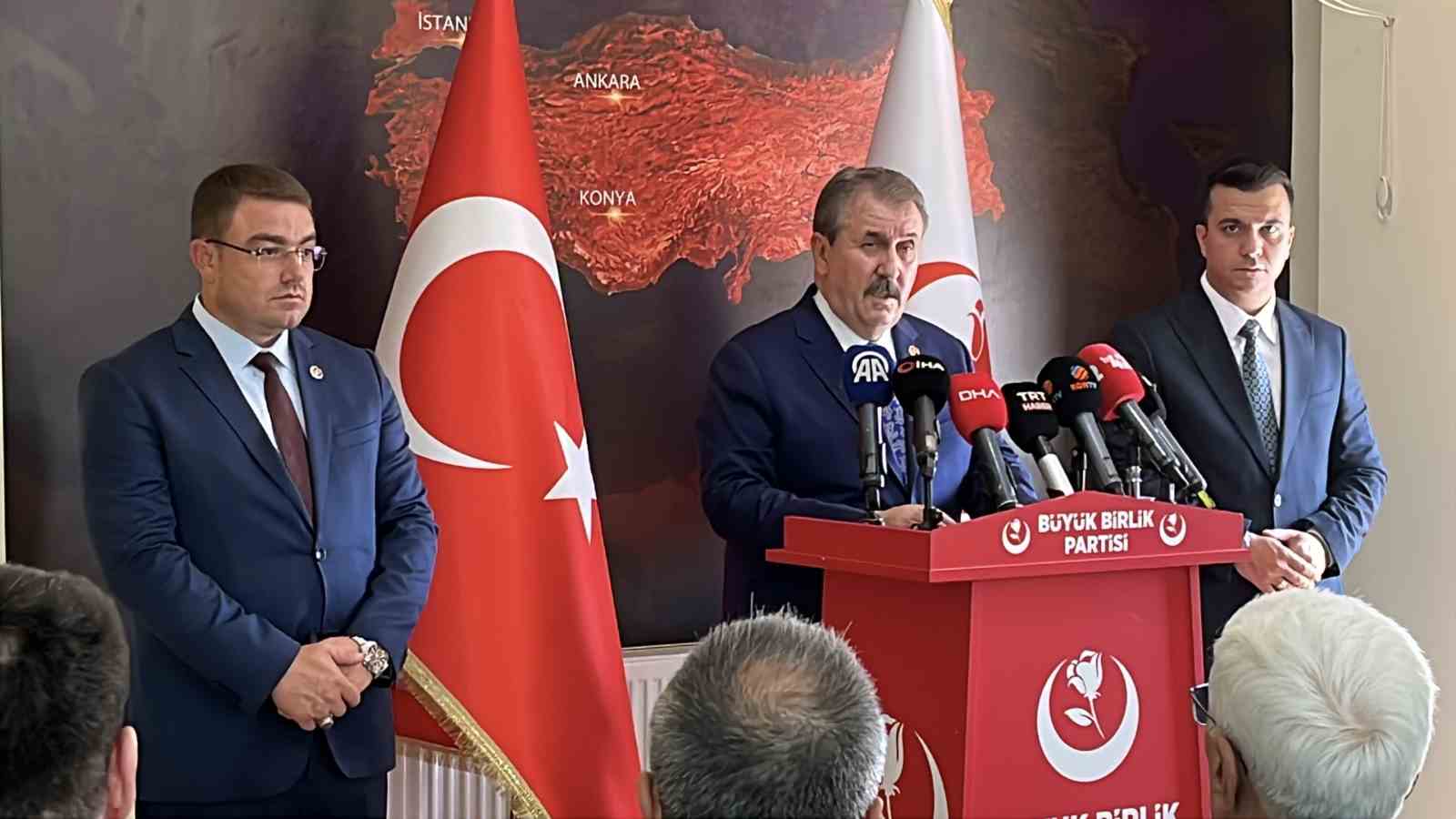 Mustafa Destici: "Hakem heyetimizden hakkaniyetli ve adaletli bir duruş sergileyip, bu yüzde 10’luk refah payını vererek toplu sözleşmeyi tamamlamasını bekliyoruz"
