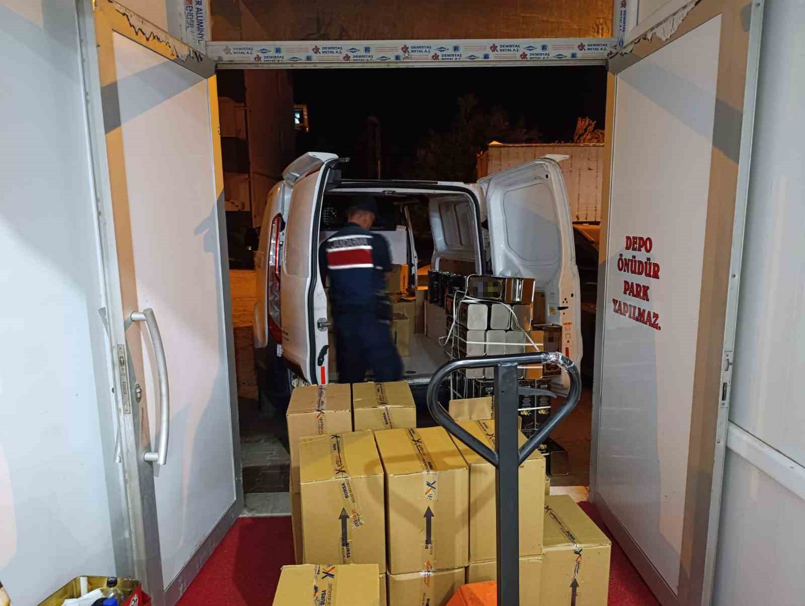 Edremit’te taklit ve tağşiş 15 bin 365 litre zeytinyağı ele geçirildi