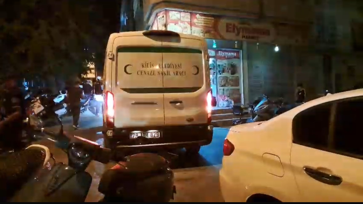 Kilis’te dün akşam saatlerinden beri kayıp olan 2 yaşındaki Arıc Aljaroukh adlı kız çocuğu, evine yakın metruk bir binadaki kuyuda ölü bulundu.