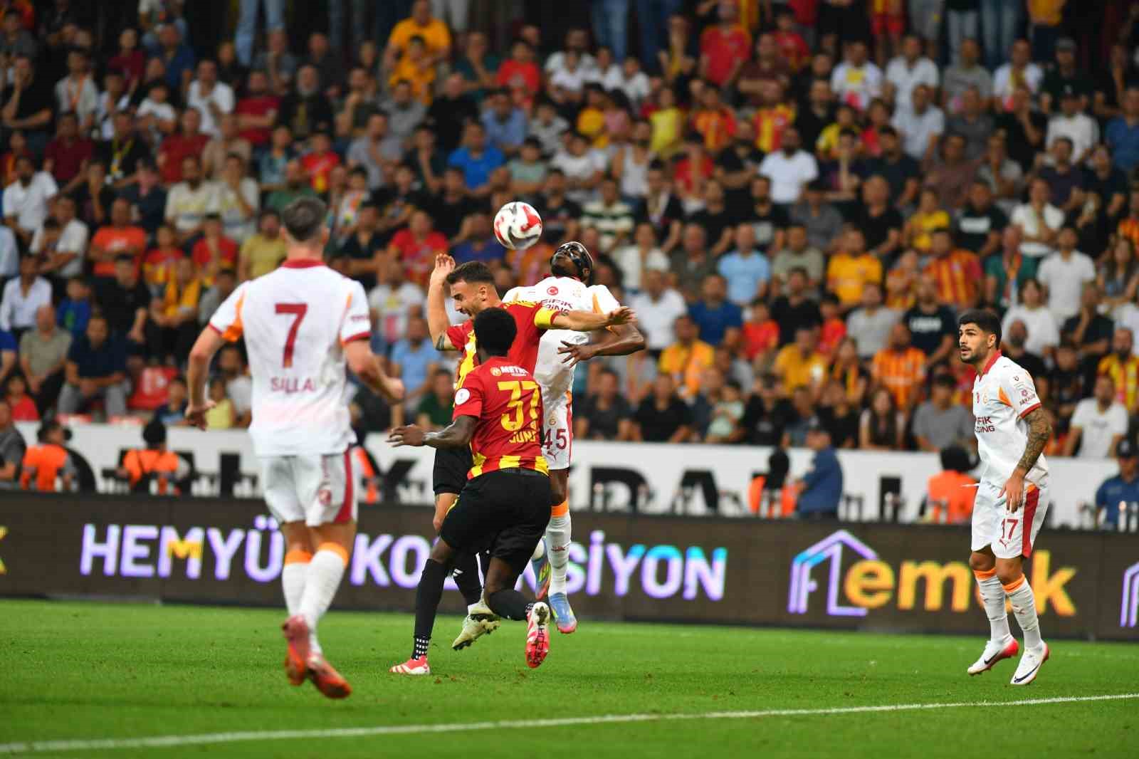 Trendyol S&uuml;per Lig: Kayserispor: 0 - Galatasaray: 1 (İlk yarı)
