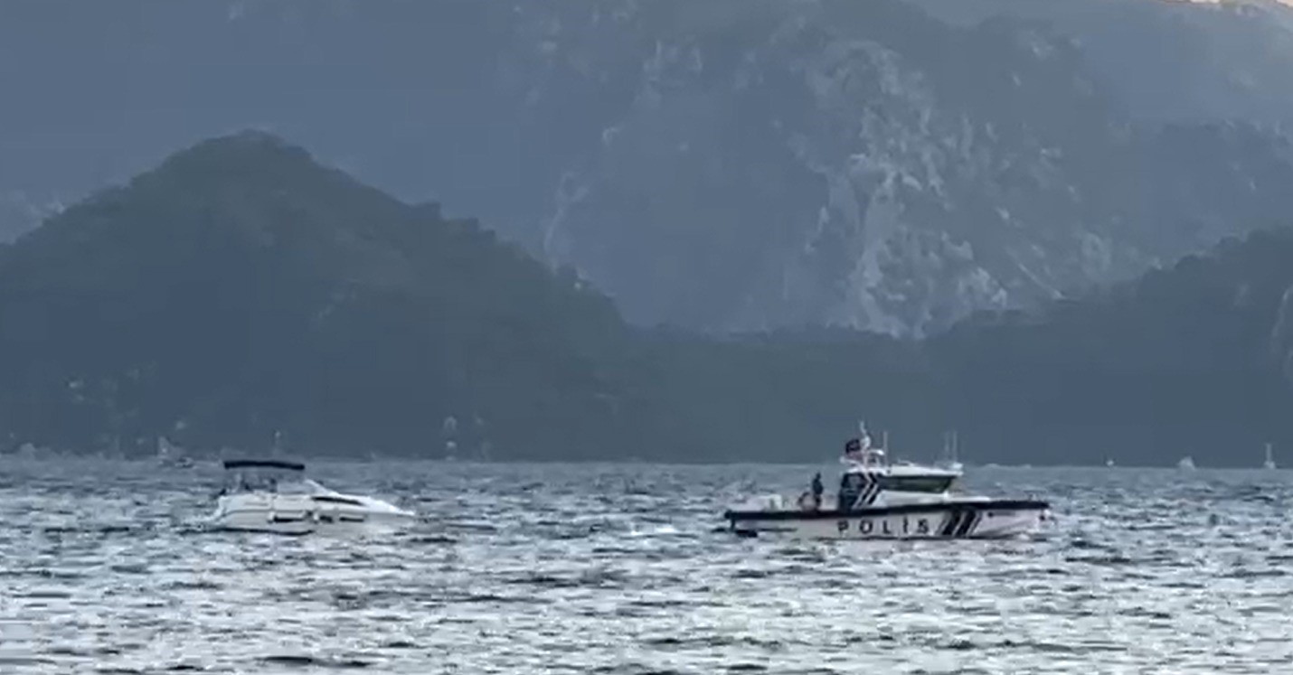 Marmaris’te denizde arızalanan teknedeki vatandaşlar polis botu ile kurtarıldı