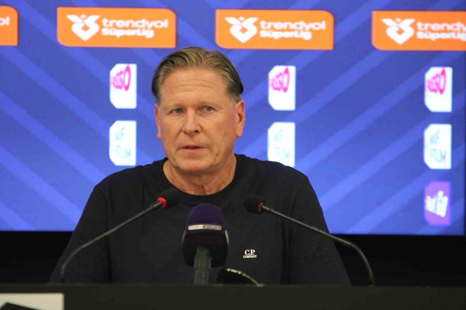 Markus Gisdol: "Takım halinde çalışmaya ve zaman geçirmeye ihtiyacımız var"
