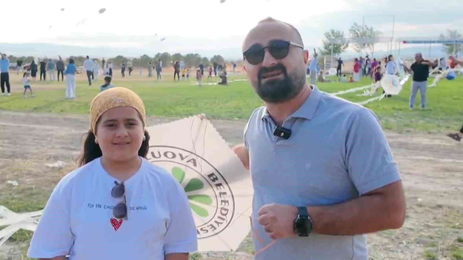 Suluova’da uçurtma şenliğinde gökyüzü renklendi, çocuklar ve aileleri eğlendi