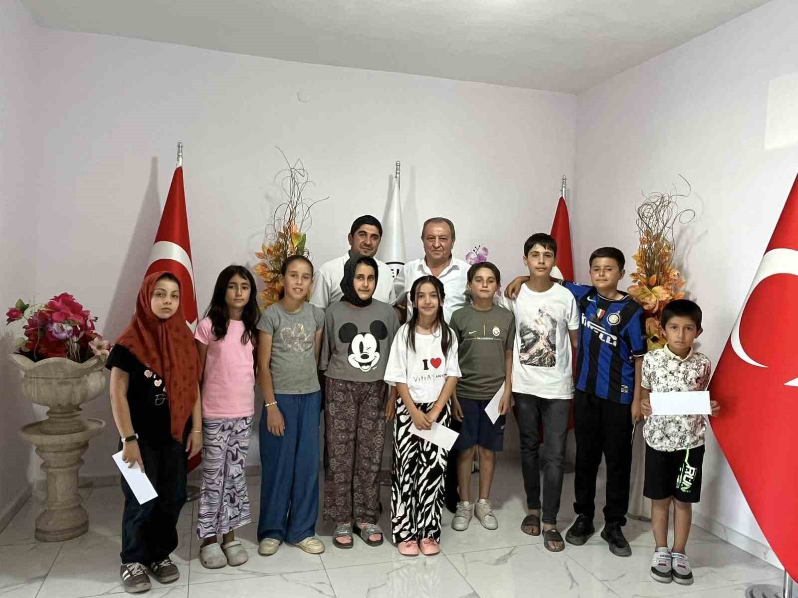 Gömü kasabasında Kur’an-ı Kerim’e geçen başarılı öğrencilere ödül verildi