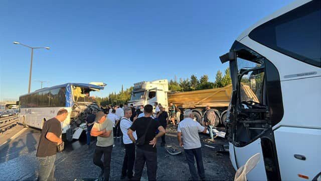 TEM Otoyolu’nda feci kaza: 1 ölü, 16 yaralı