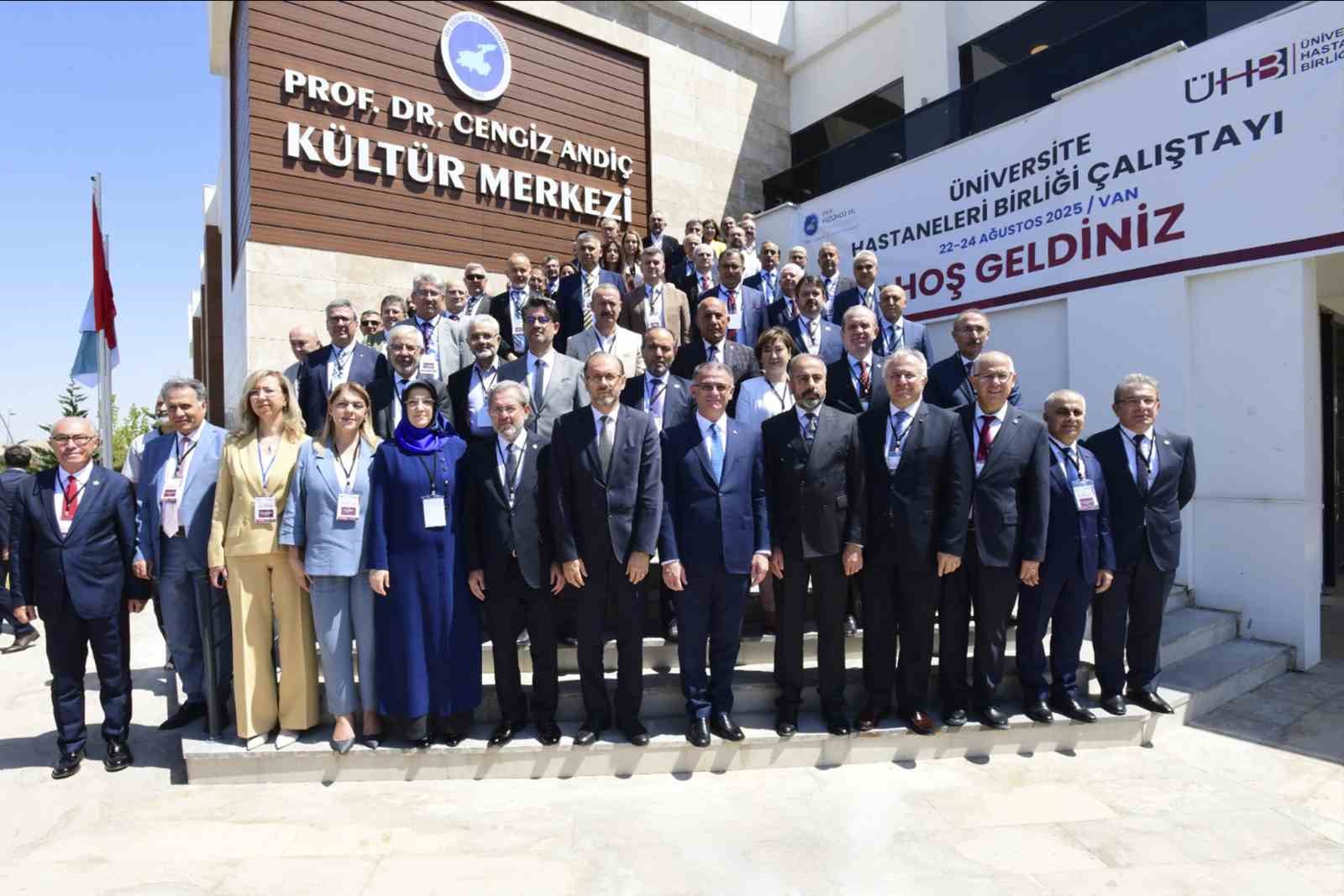 Rektör Kibar, Üniversite Hastaneler Birliği Çalıştayı’na katıldı