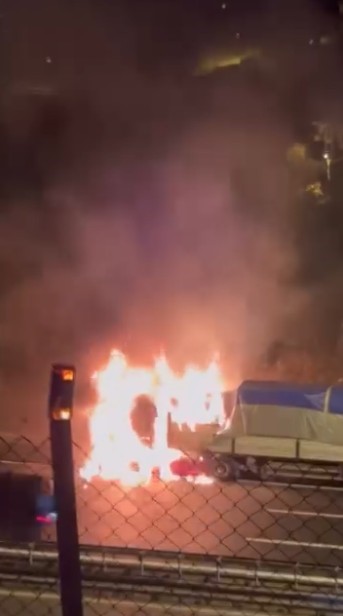 TEM’de seyir halindeki tır alevlere teslim oldu