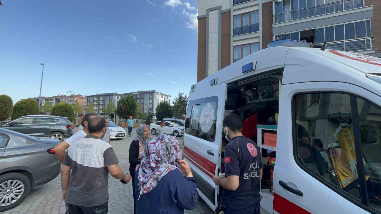 Kibrit &ccedil;&ouml;p&uuml;nden yaptıkları maket ev alev aldı
