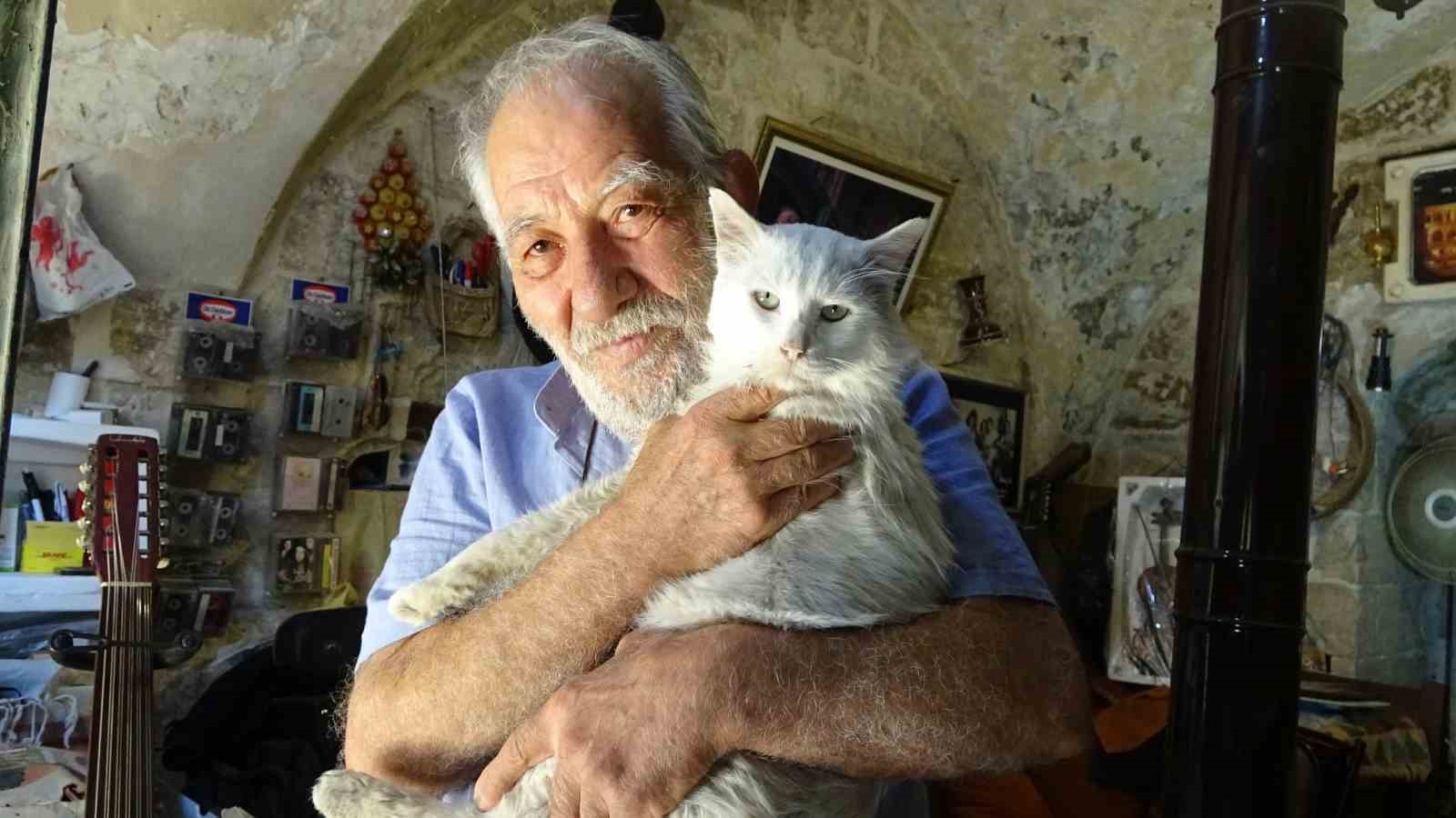 Mardin&rsquo;in sanat &ccedil;ınarı 47 yıldır m&uuml;ziğe y&ouml;n vermeye devam ediyor
