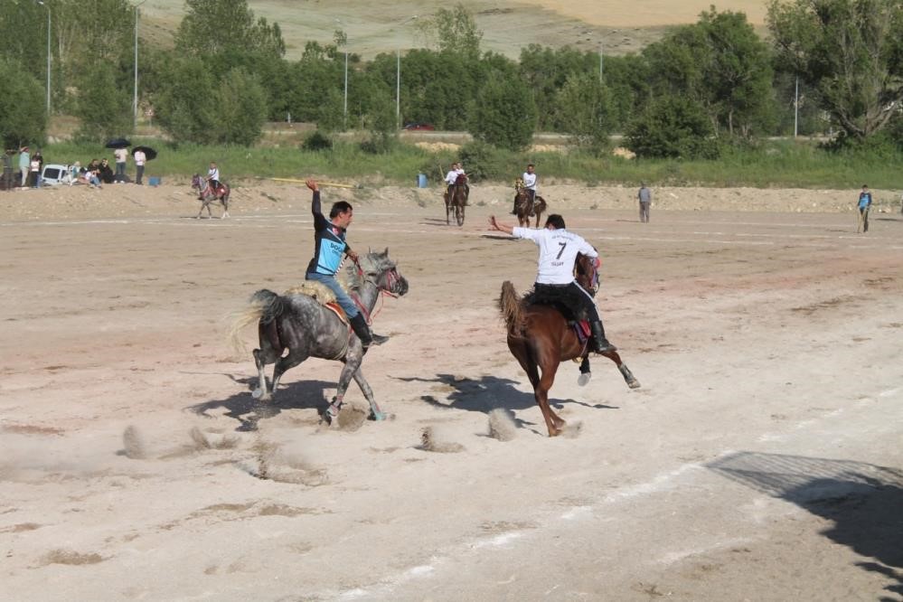 Bayburt’ta ’Atlı Cirit İl Birinciliği Müsabakaları’ bugün başlıyor