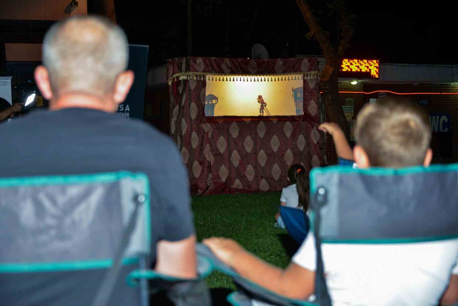 Karag&ouml;z Bursalıların g&ouml;nl&uuml;ne perde kurdu
