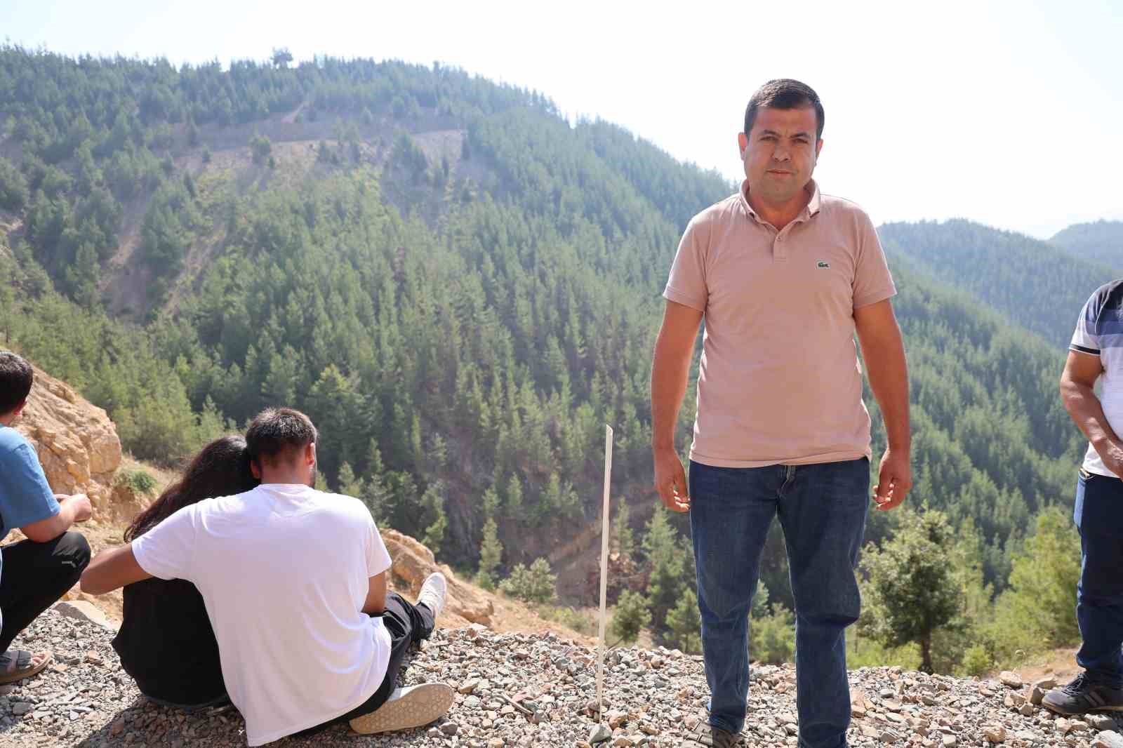 Adana’da 35 yıldır bitmeyen yol çilesi: 5 kişinin hayatını kaybettiği yolda acı nöbet