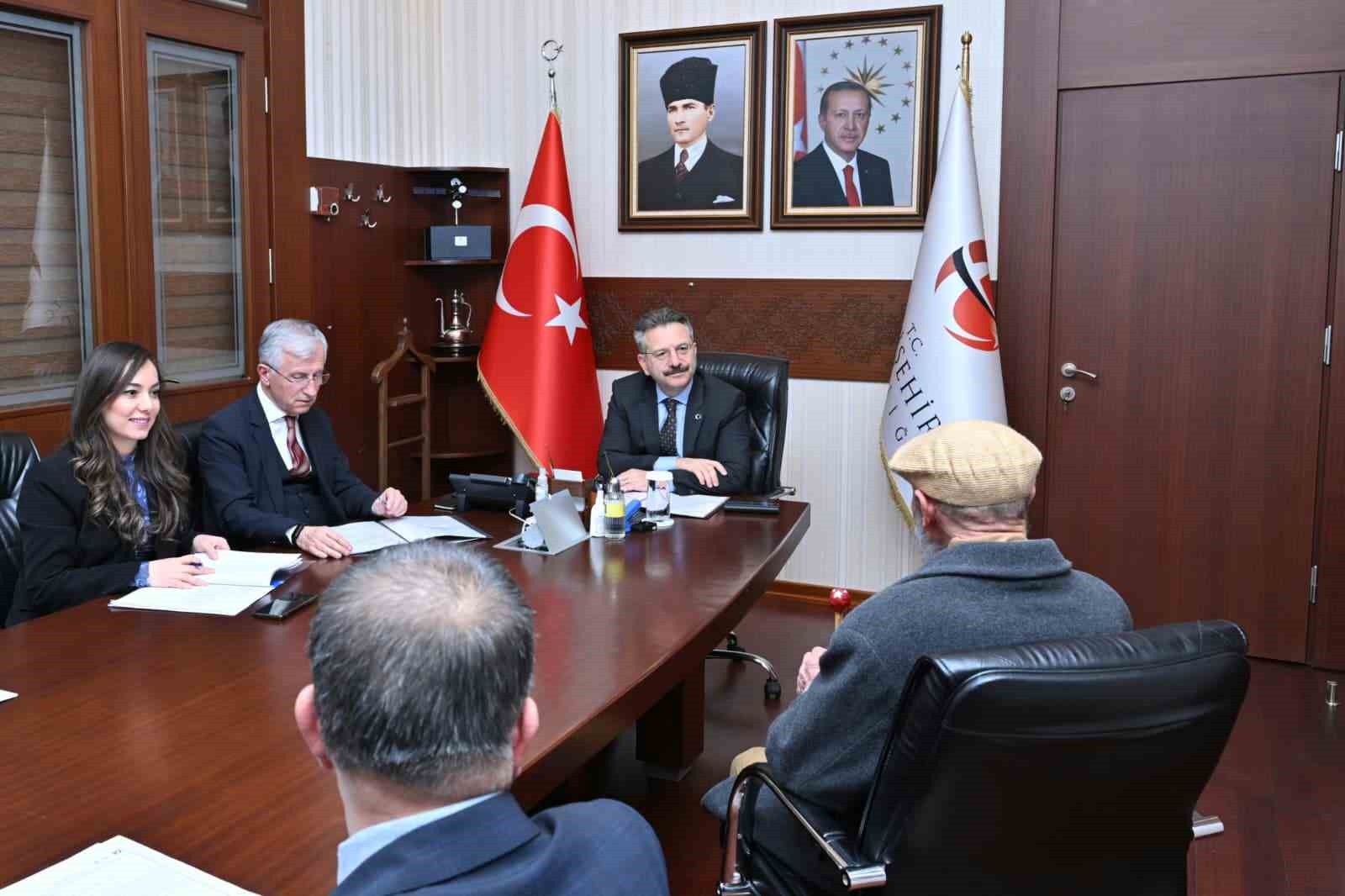 Vali Aksoy, onlarca Halk Günü’nde yüzlerce vatandaşı dinledi