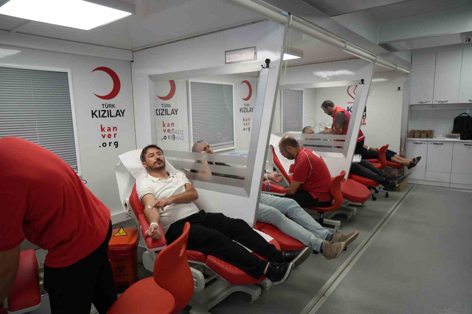 "Birbirimize Candan Bağlıyız" kampanyasında bin 472 &uuml;nite kan bağışı toplandı
