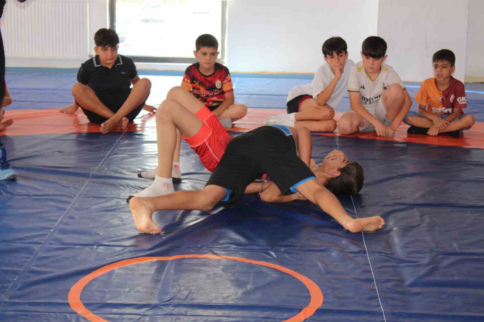 Siirt’te 10 bin öğrenci yaz spor okullarında tatilini verimli geçiriyor