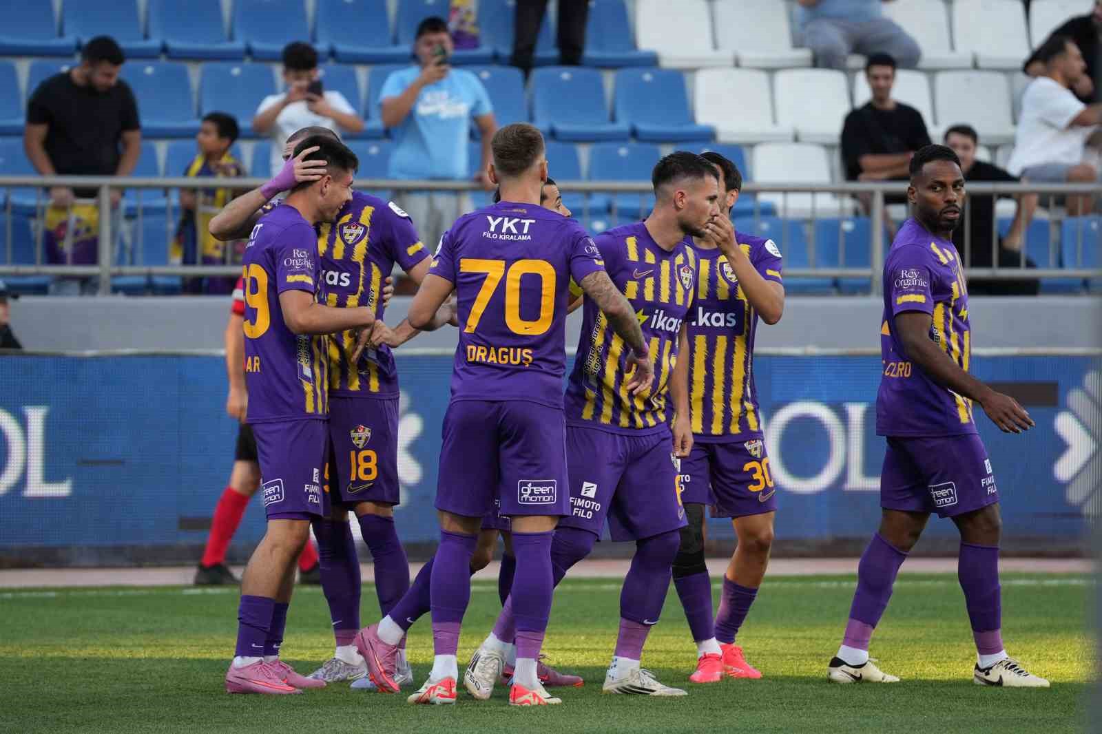 Trendyol Süper Lig: Eyüpspor: 1 - Alanyaspor: 0 (Maç devam ediyor)
