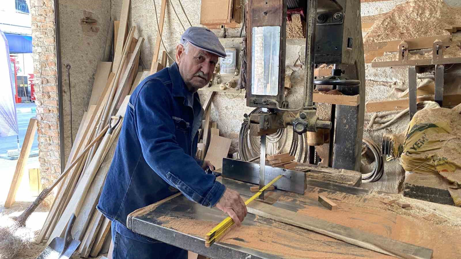 75 yaşındaki marangoz ustası Şentürk: "Eti senin kemiği benim dönemi bitti"