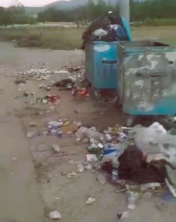 Pamukkale’de toplanmayan çöpler tepki çekti