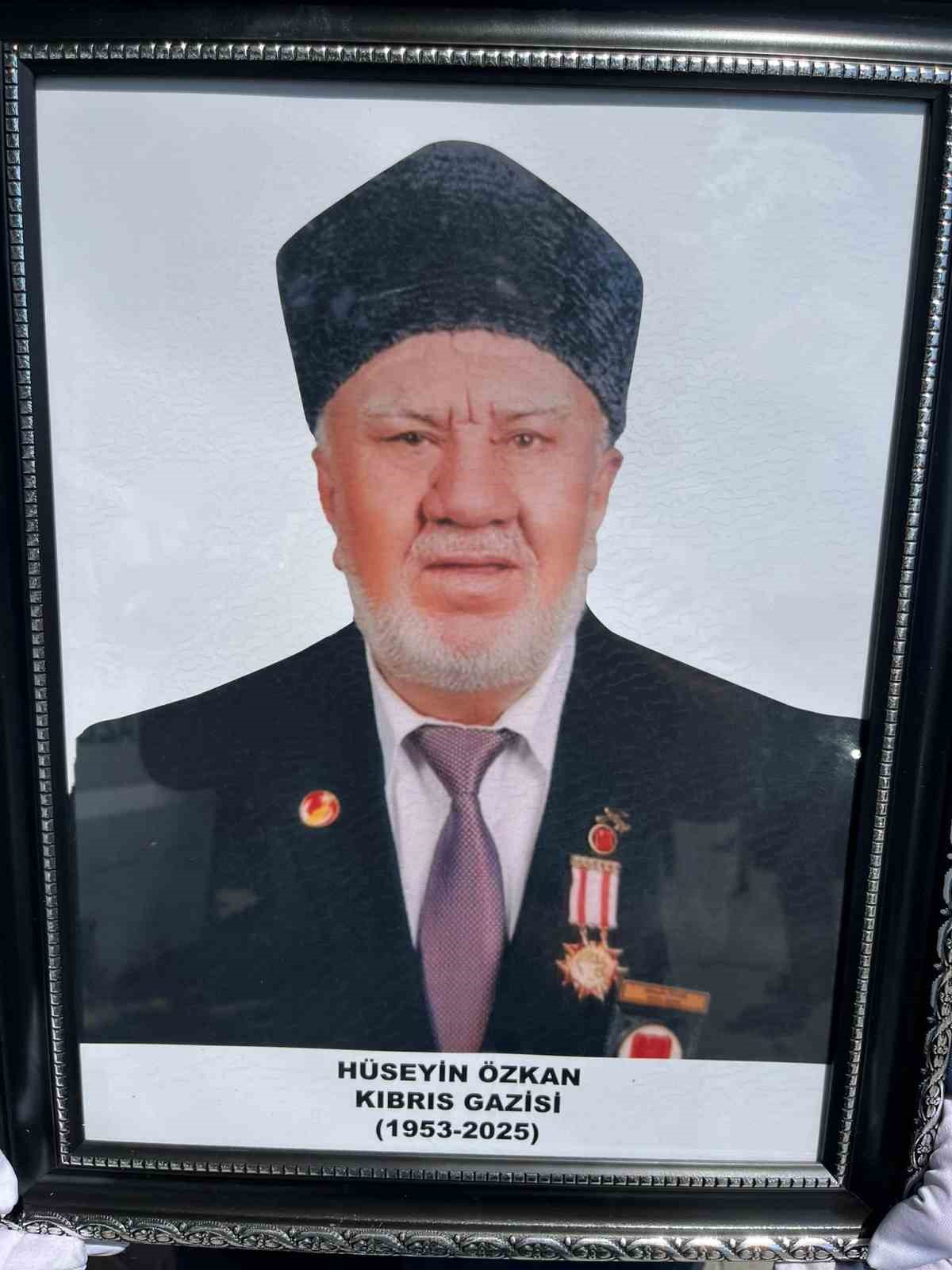 Kıbrıs Gazisi H&uuml;seyin &Ouml;zkan son yolculuğuna uğurlandı
