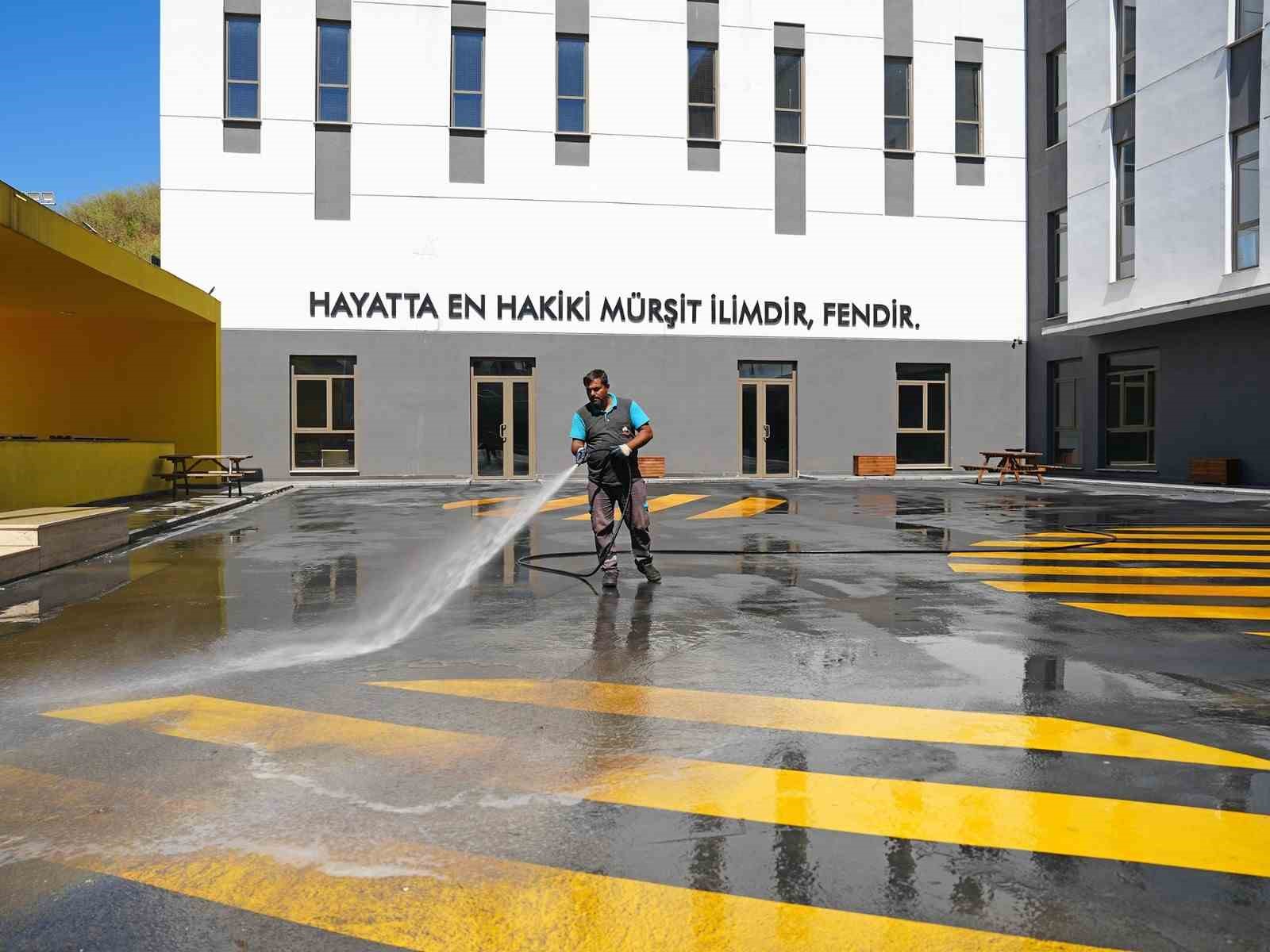 Ataşehir Belediyesi okulları yeni döneme hazırlıyor