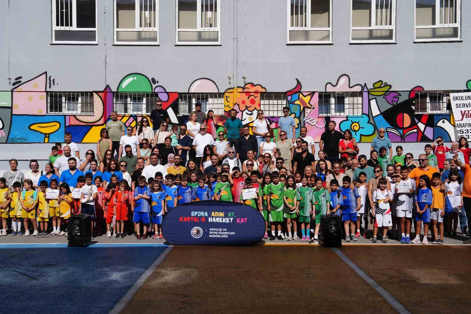 Kartal Belediyesi Yaz Spor Okulu&rsquo;nda 300 &ouml;ğrenci sertifikalarını aldı
