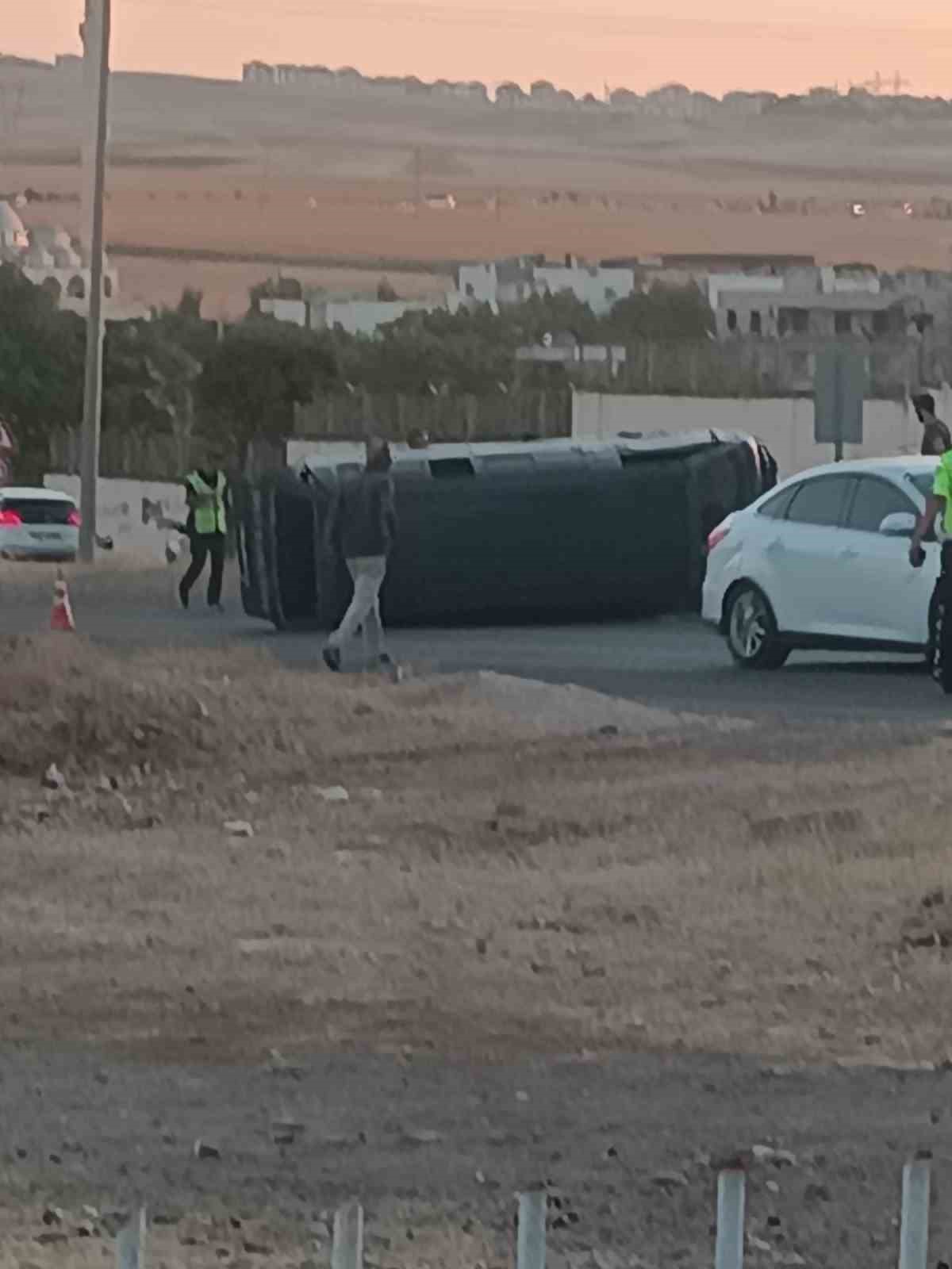 Batman&rsquo;da minib&uuml;s yan yattı: 1 yaralı
