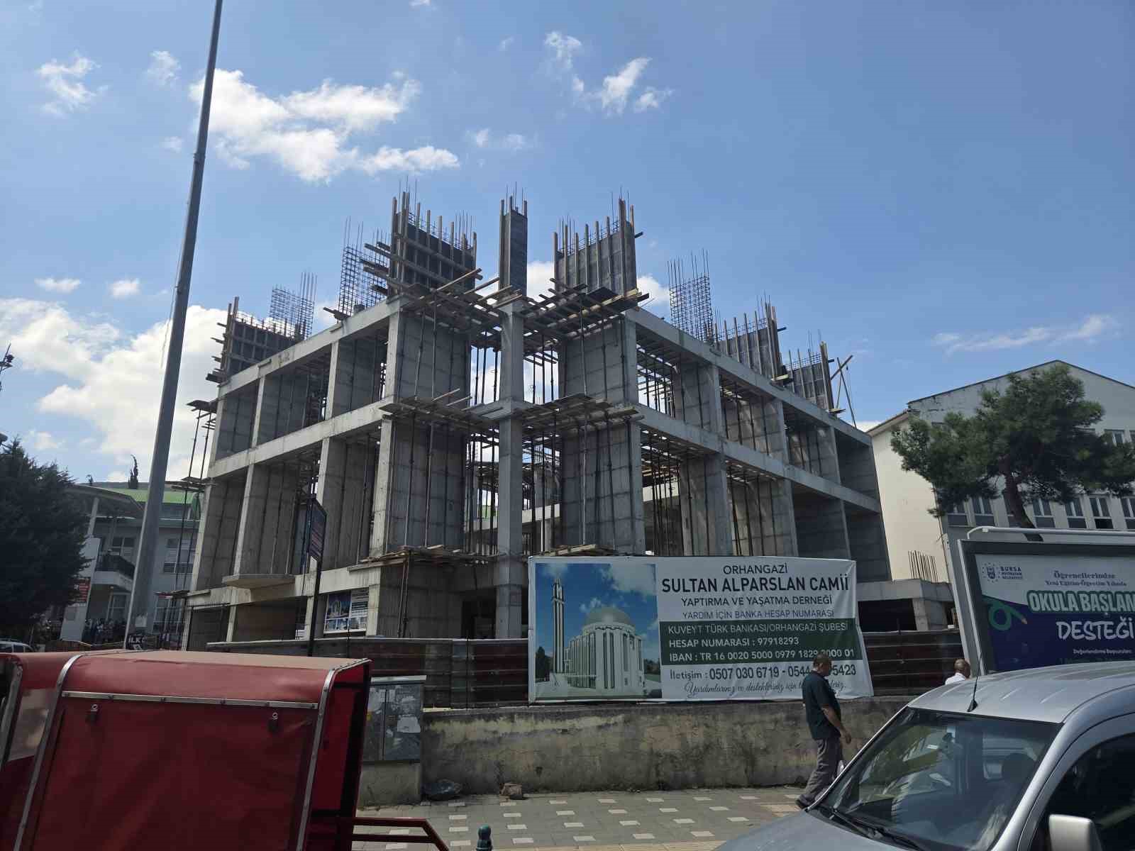 Cami inşaatından düşen işçi, hayatını kaybetti